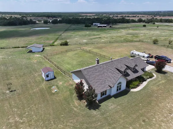 Country Home on Acreage in Belton