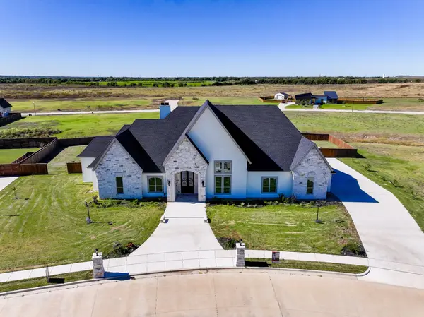 Luxury Custom Home in Lorena, TX (2)