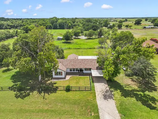 Country Home and Acreage Outside Waco